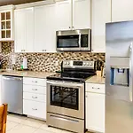 Bayfront Pensacola Beach Condo With Pool And Elevator