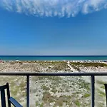 Beach Club 206A