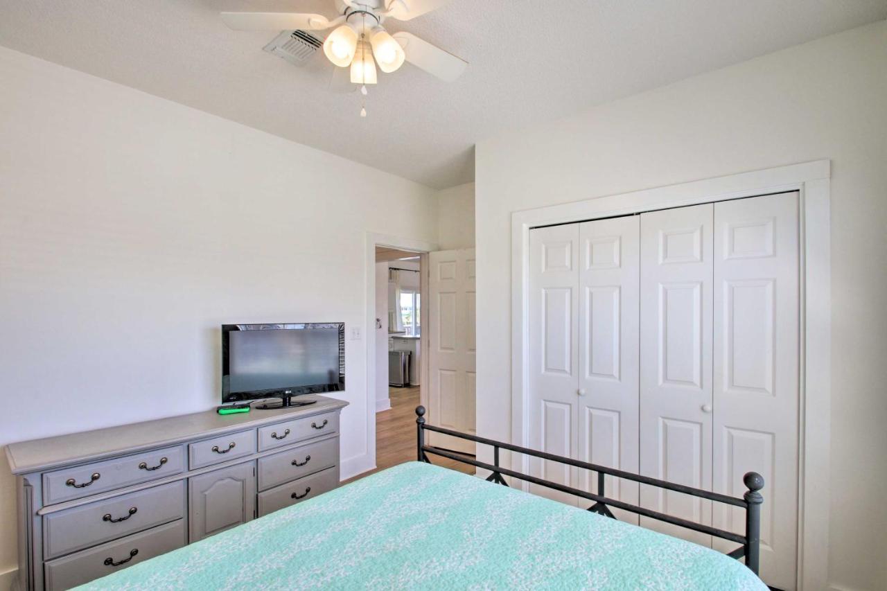 Pensacola 1 Block To Access Holiday home
