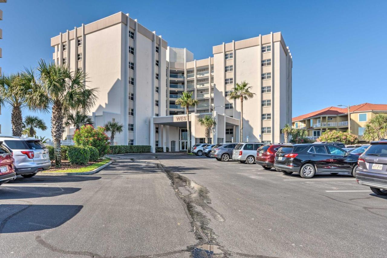 Pensacola With Patio And Access To Beach!