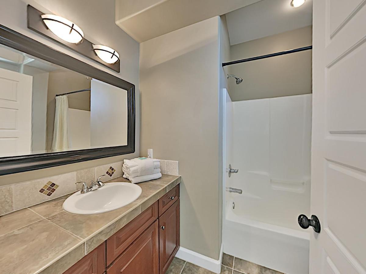 Awesome In Pensacola With Outdoor Swimming Pool And 3 Bedrooms