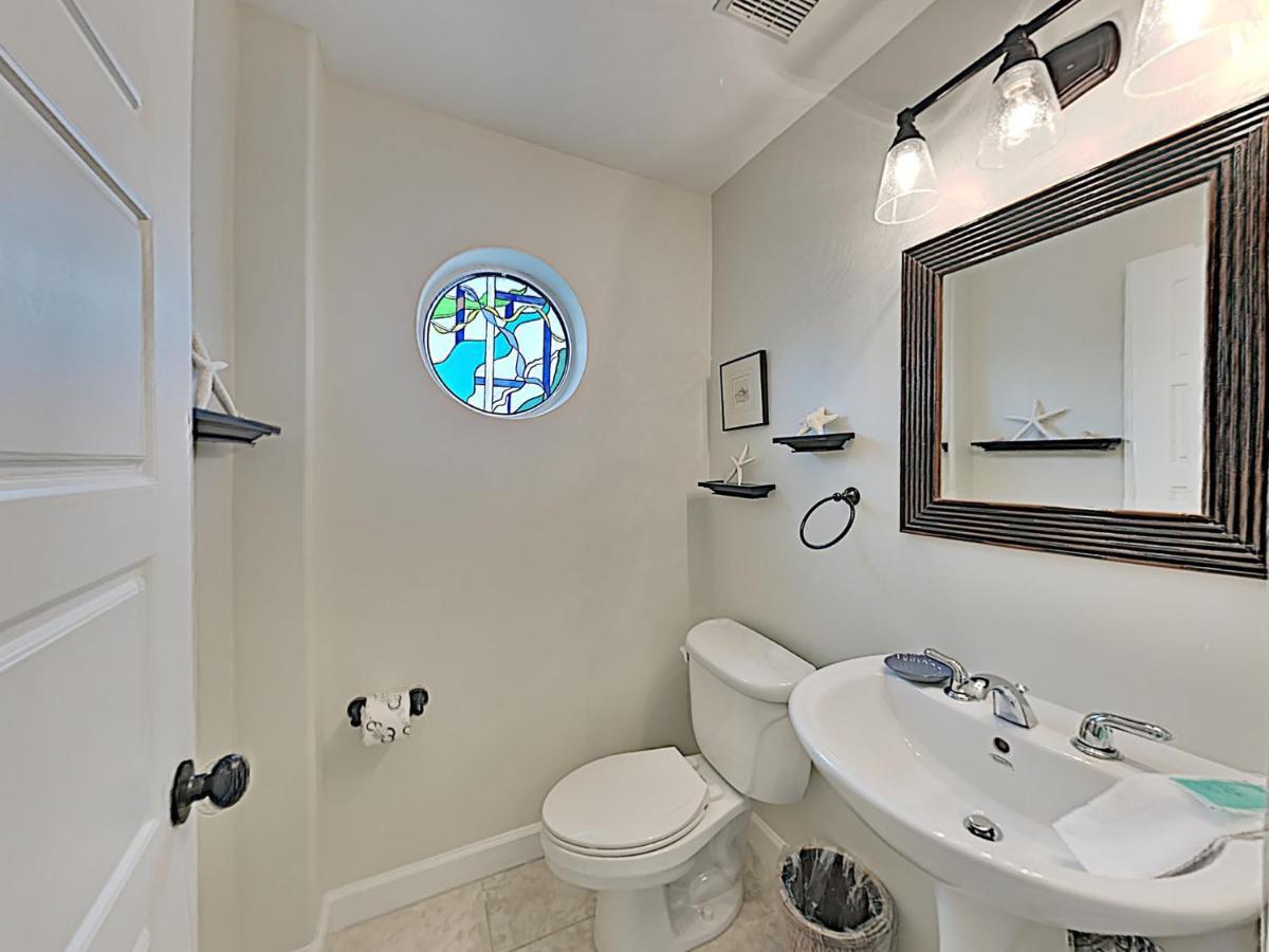Awesome In Pensacola With Outdoor Swimming Pool And 3 Bedrooms *