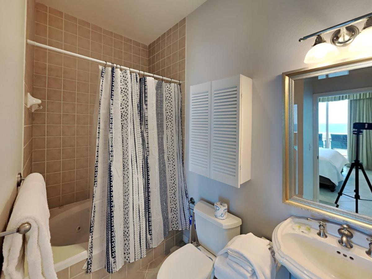 Amazing In Pensacola With Heated Swimming Pool, Outdoor Swimming Pool And 2 Bedrooms *