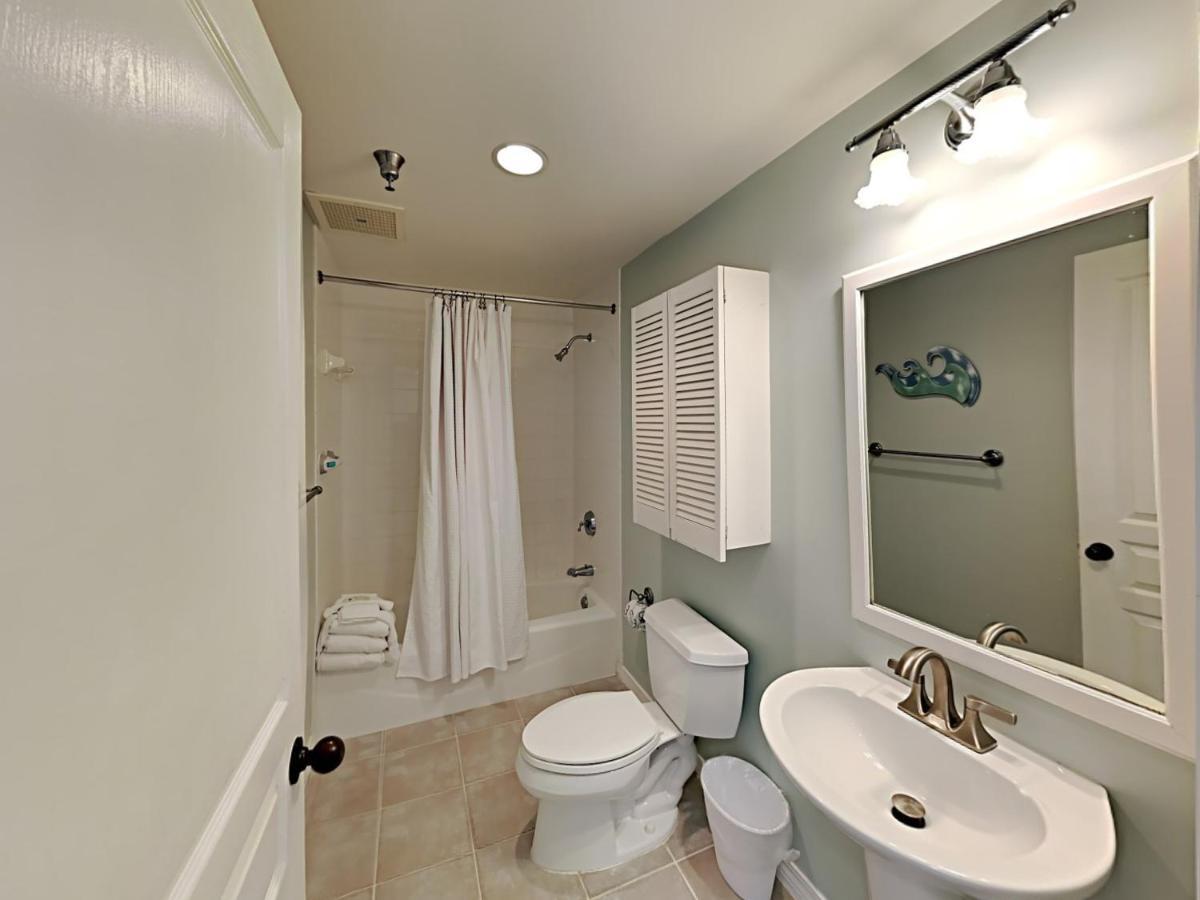 Apartment Emerald Isle #304