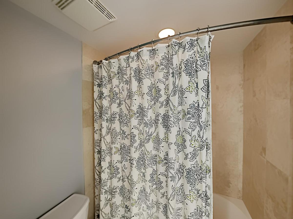 Regency Towers 506 East Apartment *