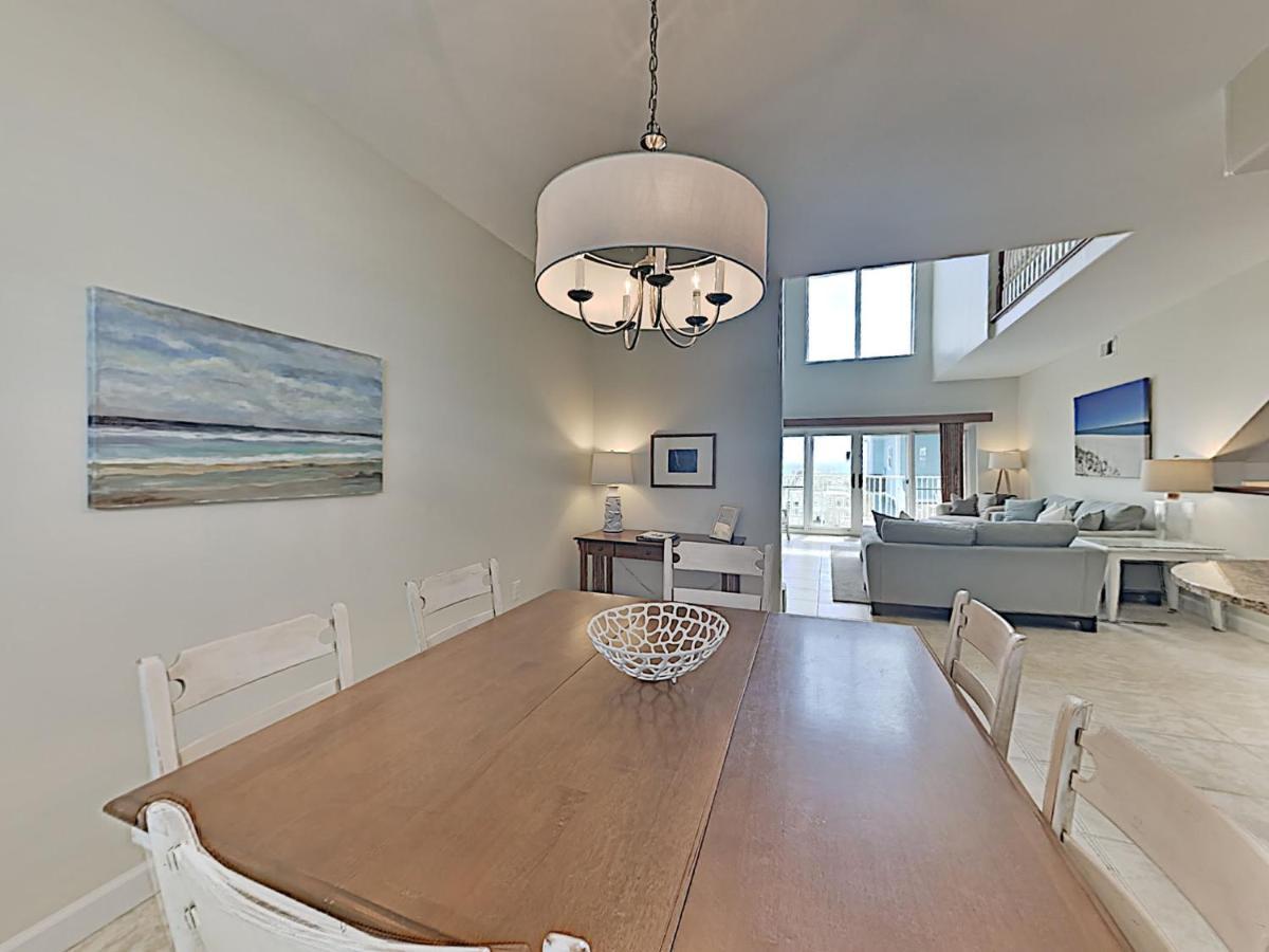 Awesome In Pensacola With Outdoor Swimming Pool And 3 Bedrooms Apartment