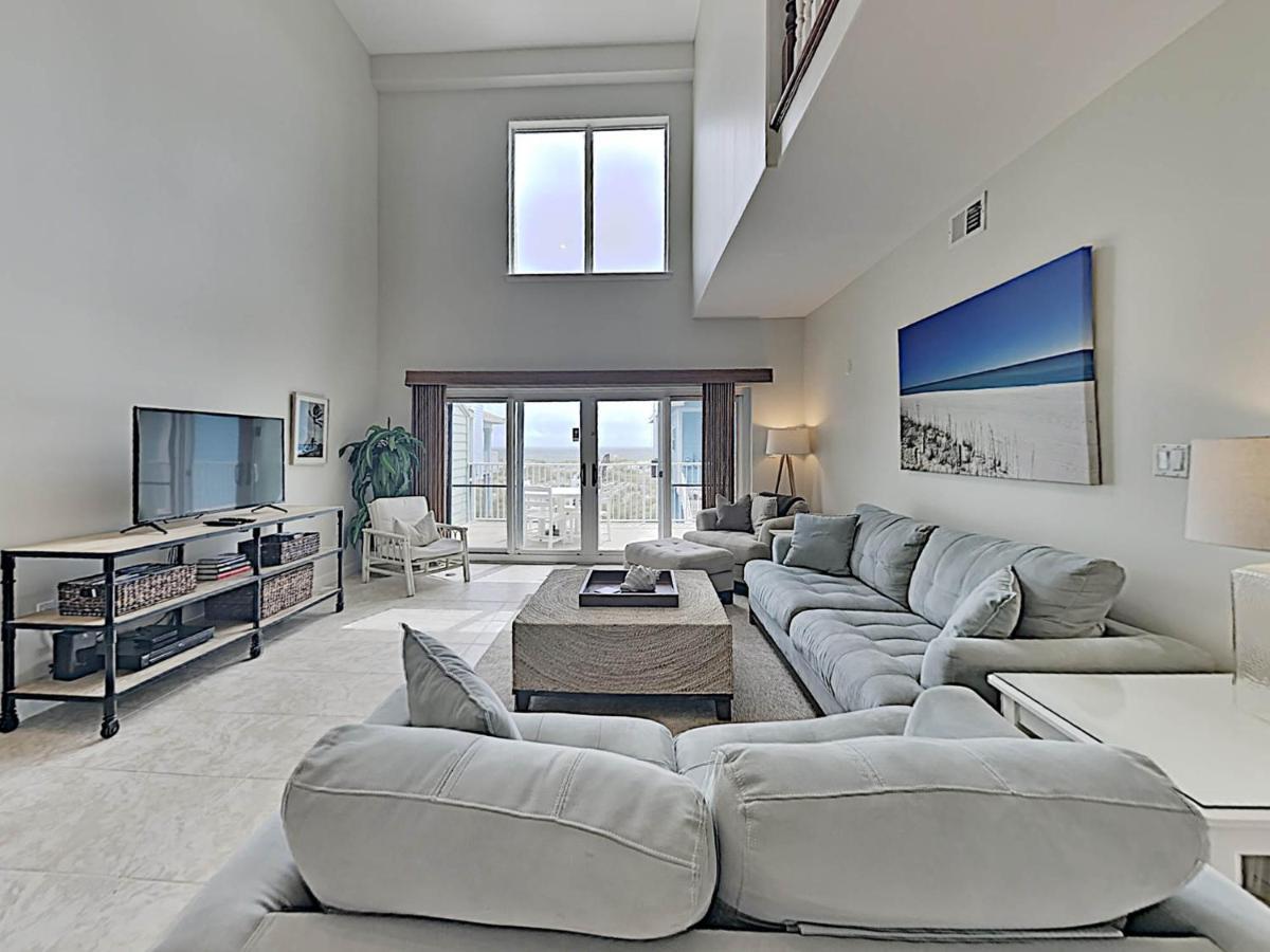 Awesome In Pensacola With Outdoor Swimming Pool And 3 Bedrooms Apartment *