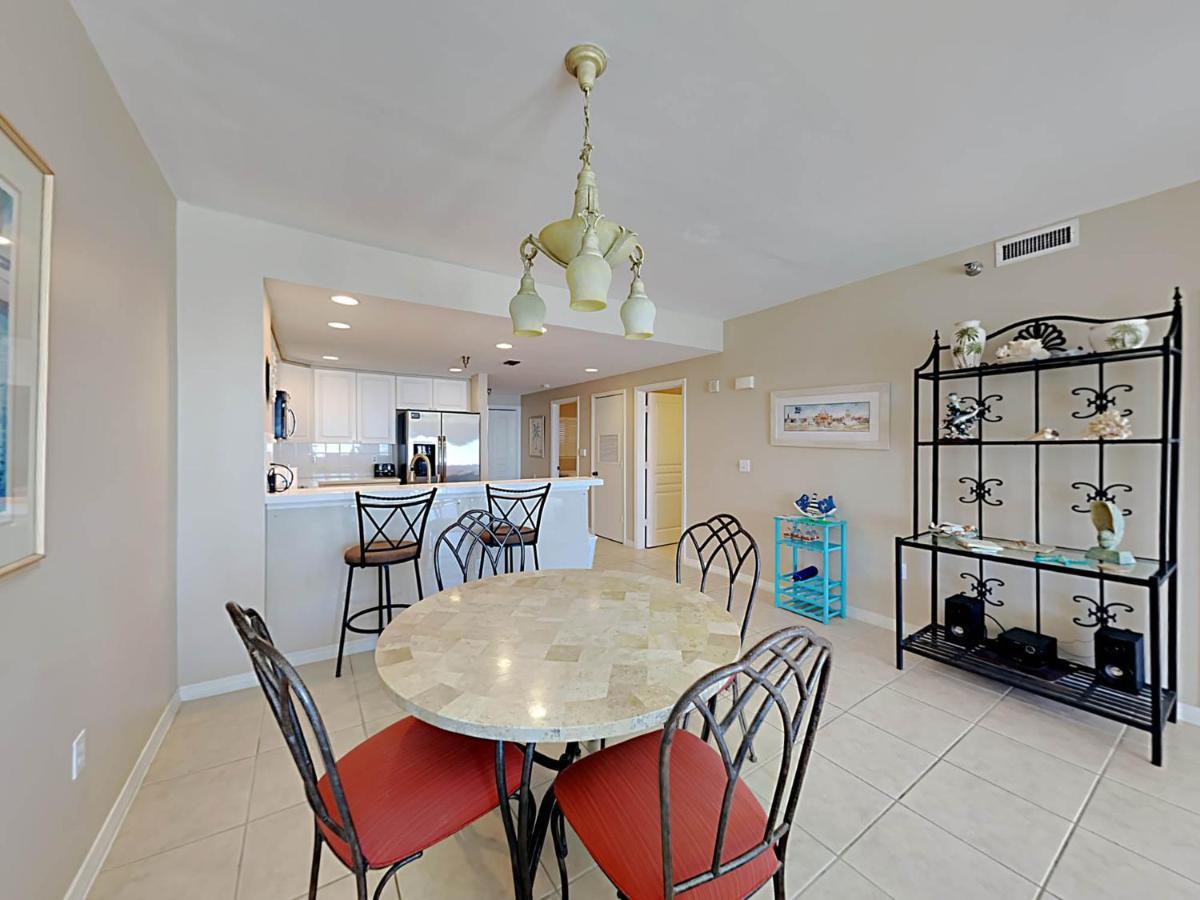Awesome In Pensacola With Heated Swimming Pool, Outdoor Swimming Pool And 2 Bedrooms Apartment *