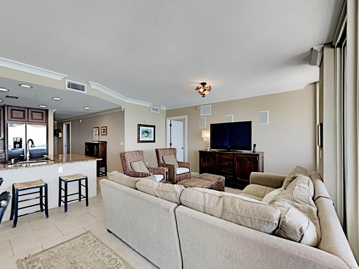 Club 904c Apartment