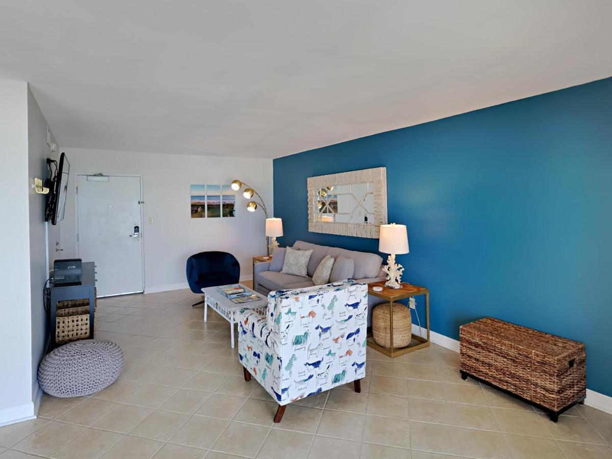 Regency Towers #403 West Apartment