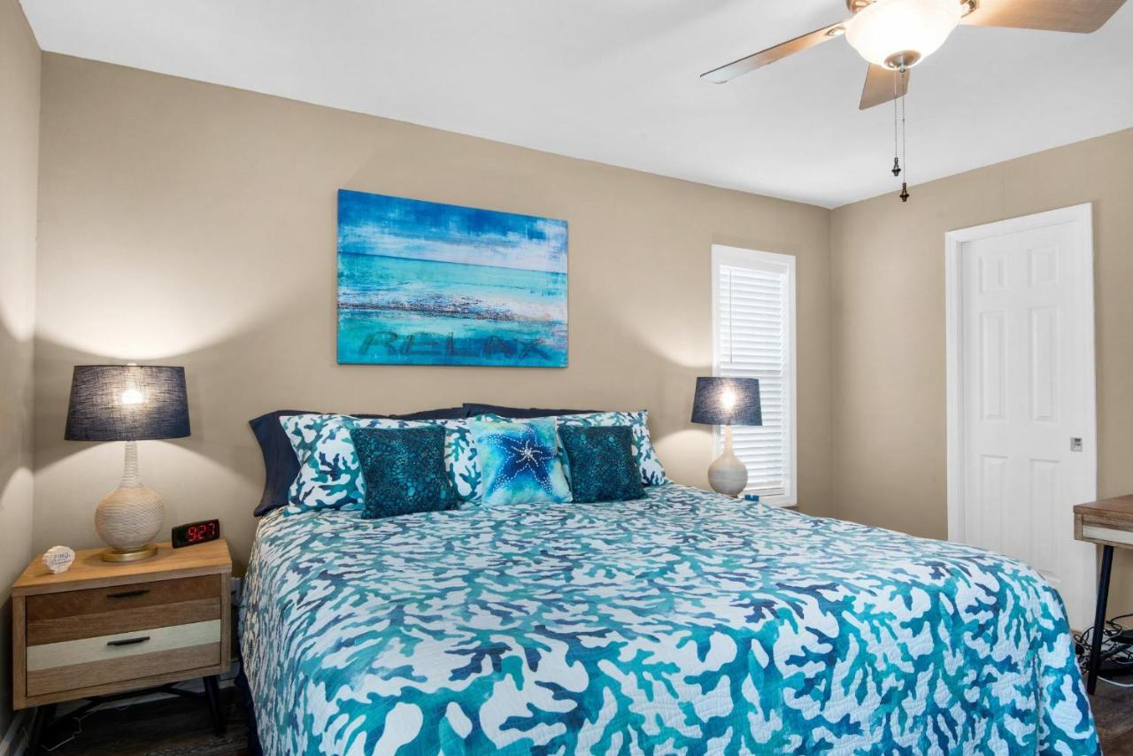 Apartment On The Gulf Unit A8