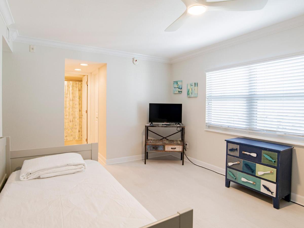 Apartment Regency Towers 708 West Pensacola Beach