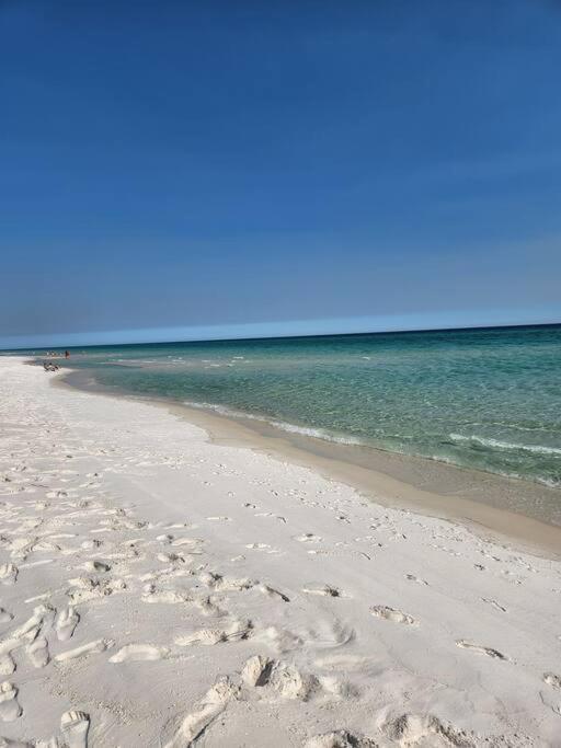 Apartment Quiet 2 Bedroom On Gulf With Pool And Pond