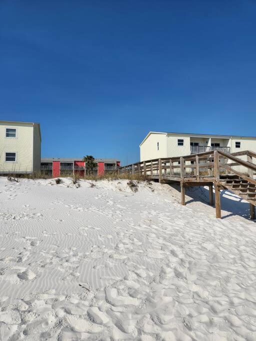 Quiet 2 Bedroom On Gulf With Pool And Pond
