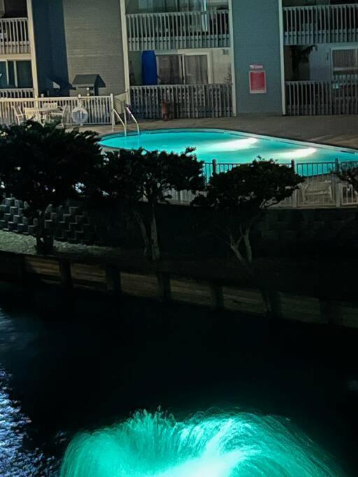 Quiet 2 Bedroom On Gulf With Pool And Pond Apartment *