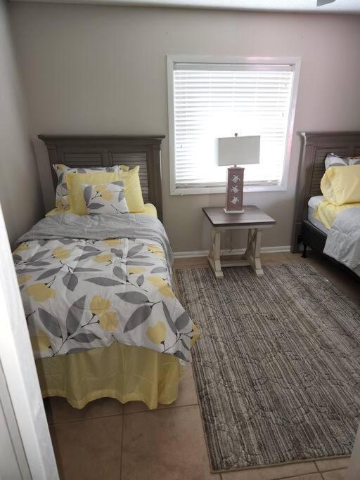 Quiet 2 Bedroom On Gulf With Pool And Pond Apartment
