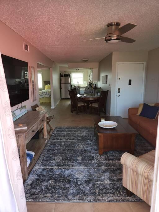 Quiet 2 Bedroom On Gulf With Pool And Pond
