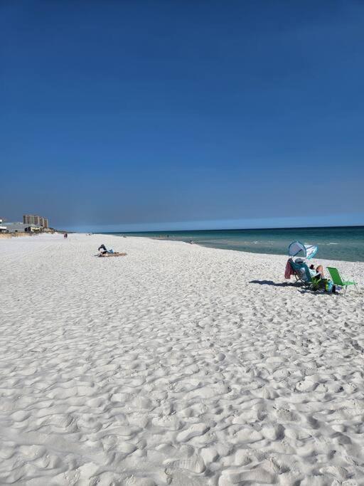 Quiet 2 Bedroom On Gulf With Pool And Pond Apartment