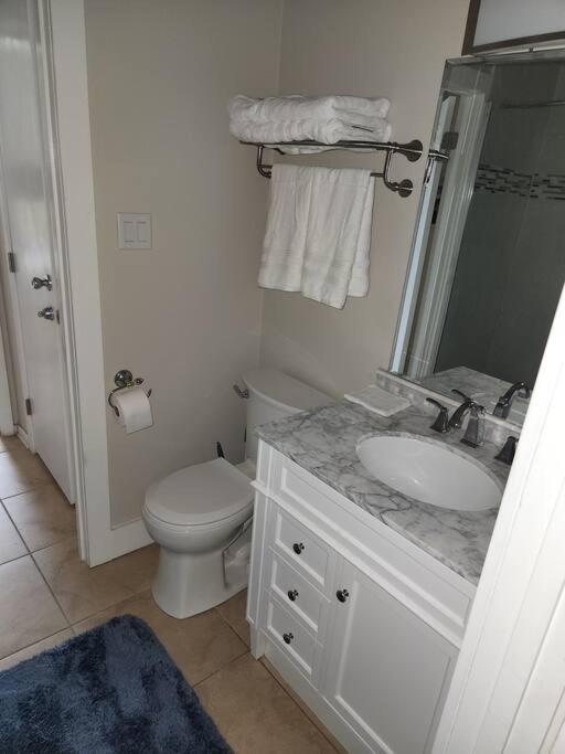 Quiet 2 Bedroom On Gulf With Pool And Pond Apartment *