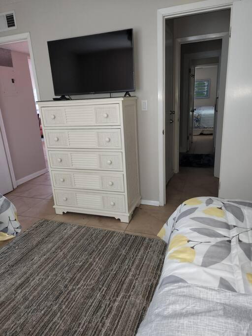 Quiet 2 Bedroom On Gulf With Pool And Pond Apartment