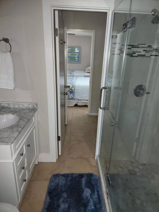Quiet 2 Bedroom On Gulf With Pool And Pond Apartment