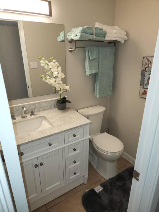Quiet 2 Bedroom On Gulf With Pool And Pond Apartment *