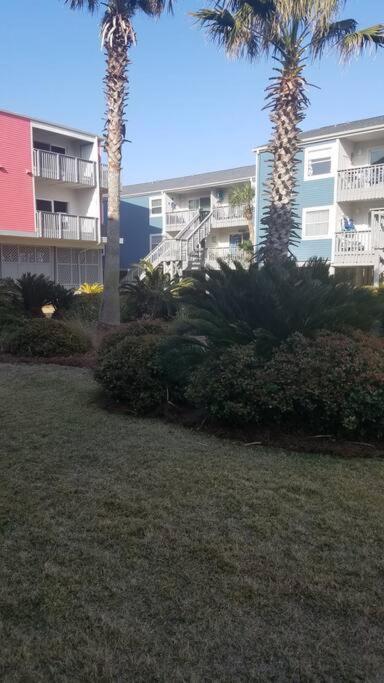 Apartment Quiet 2 Bedroom On Gulf With Pool And Pond Pensacola Beach