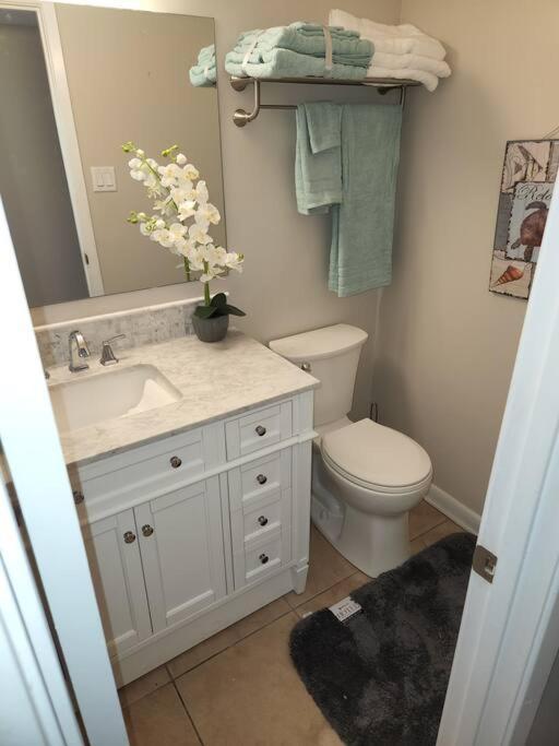 Quiet 2 Bedroom On Gulf With Pool And Pond Apartment *