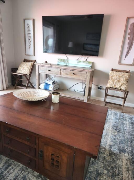 Apartment Quiet 2 Bedroom On Gulf With Pool And Pond Pensacola Beach