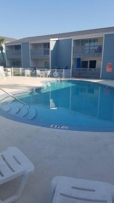 Quiet 2 Bedroom On Gulf With Pool And Pond