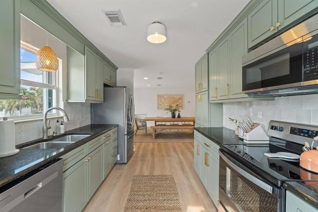 Holiday home The Sunny Side-pensacola Beach, 600 Feet To Gulf, Private/heated Pool, Games, Gear *