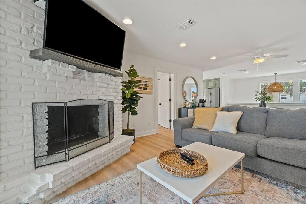 Holiday home The Sunny Side-pensacola Beach, 600 Feet To Gulf, Private/heated Pool, Games, Gear *