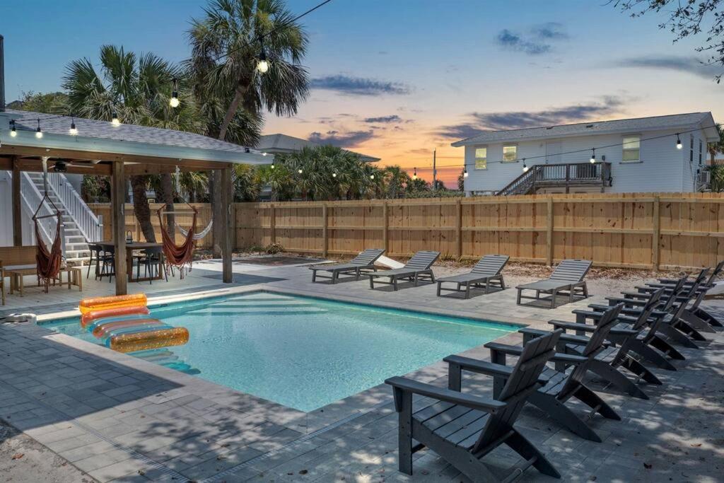 The Sunny Side-pensacola Beach, 600 Feet To Gulf, Private/heated Pool, Games, Gear Holiday home Pensacola Beach
