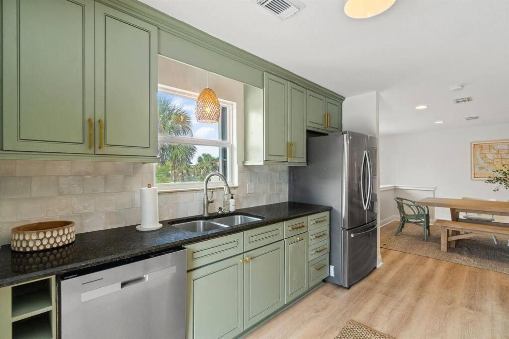 The Sunny Side-pensacola Beach, 600 Feet To Gulf, Private/heated Pool, Games, Gear Holiday home *