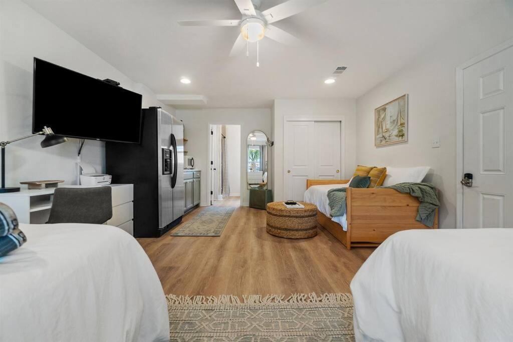 The Sunny Side-pensacola Beach, 600 Feet To Gulf, Private/heated Pool, Games, Gear Holiday home