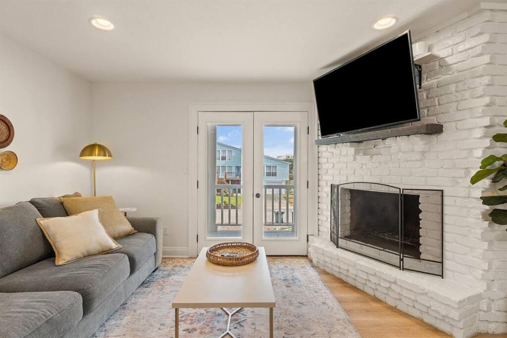 The Sunny Side-pensacola Beach, 600 Feet To Gulf, Private/heated Pool, Games, Gear Holiday home Pensacola Beach