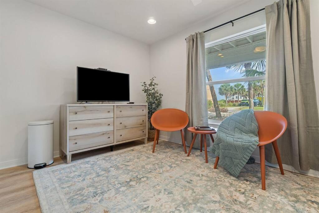 Holiday home The Sunny Side-pensacola Beach, 600 Feet To Gulf, Private/heated Pool, Games, Gear *