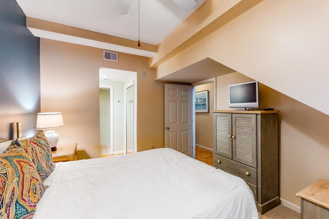 Palm Club 2-225 Pensacola Beach