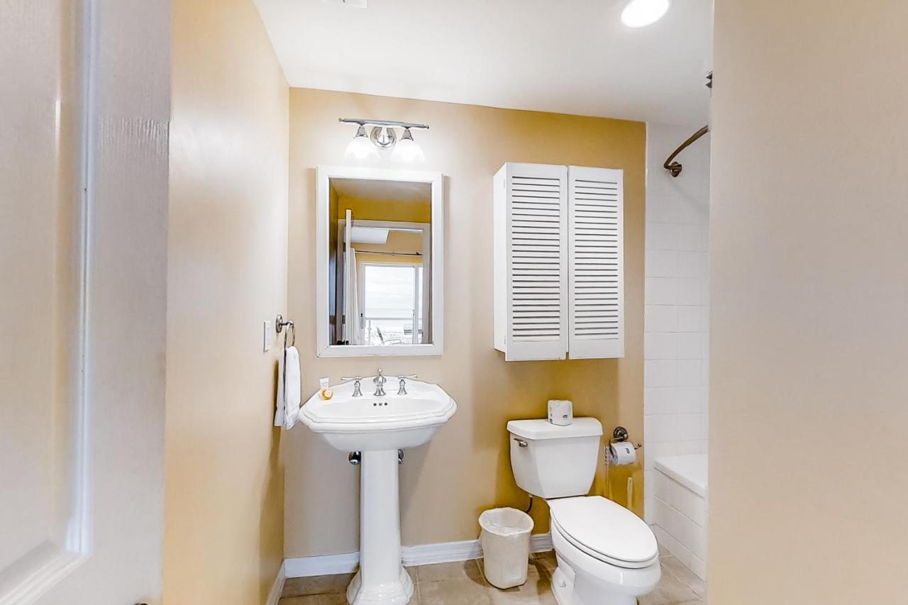 Apartment Emerald Isle 0204