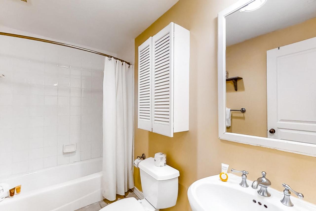Apartment Emerald Isle 0204