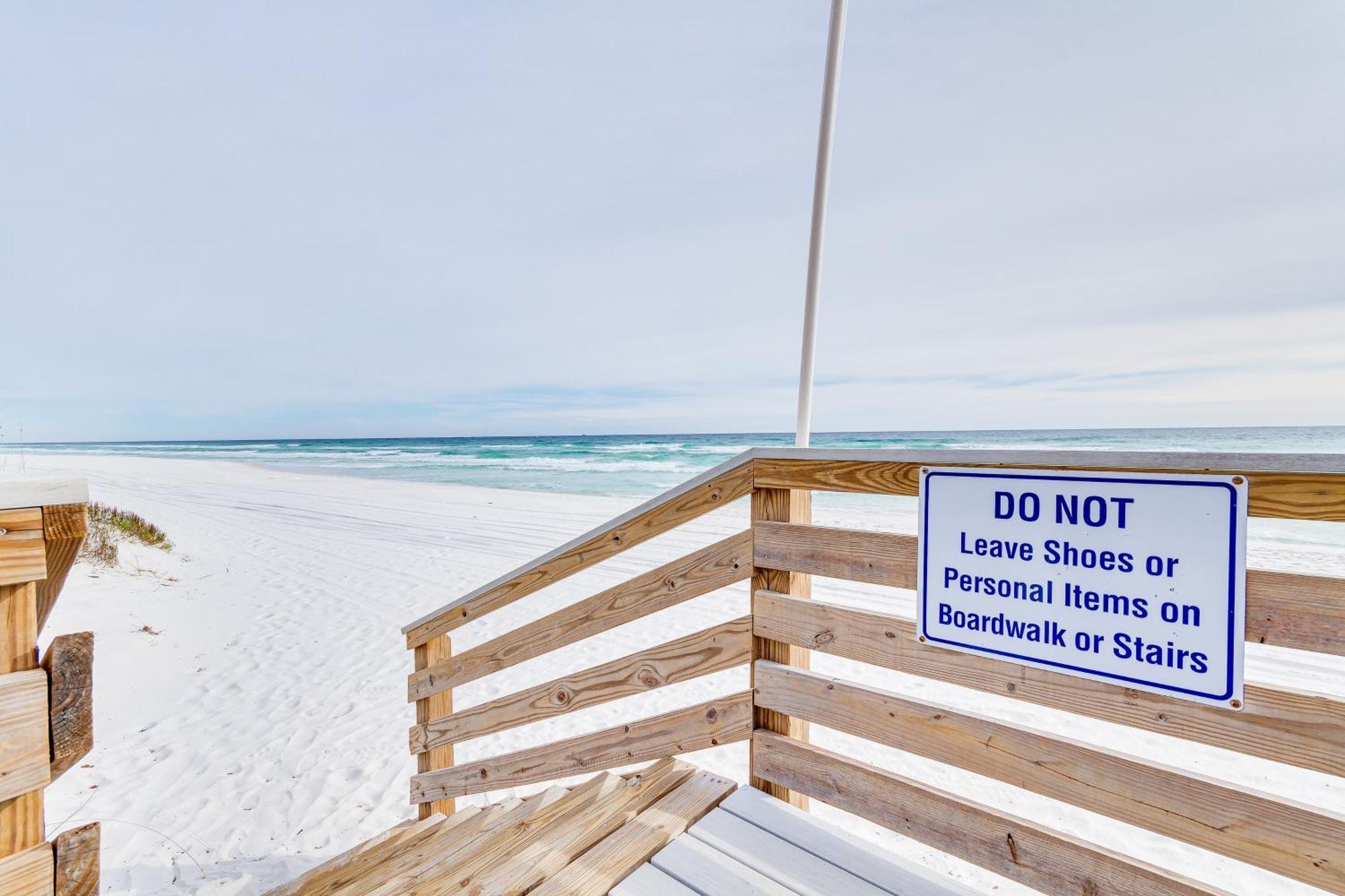 Pensacola With Patio And Access To Beach! Apartment Pensacola Beach