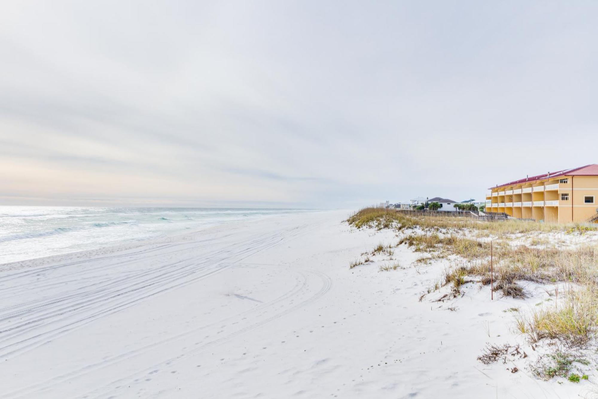 Apartment Pensacola With Patio And Access To Beach! *