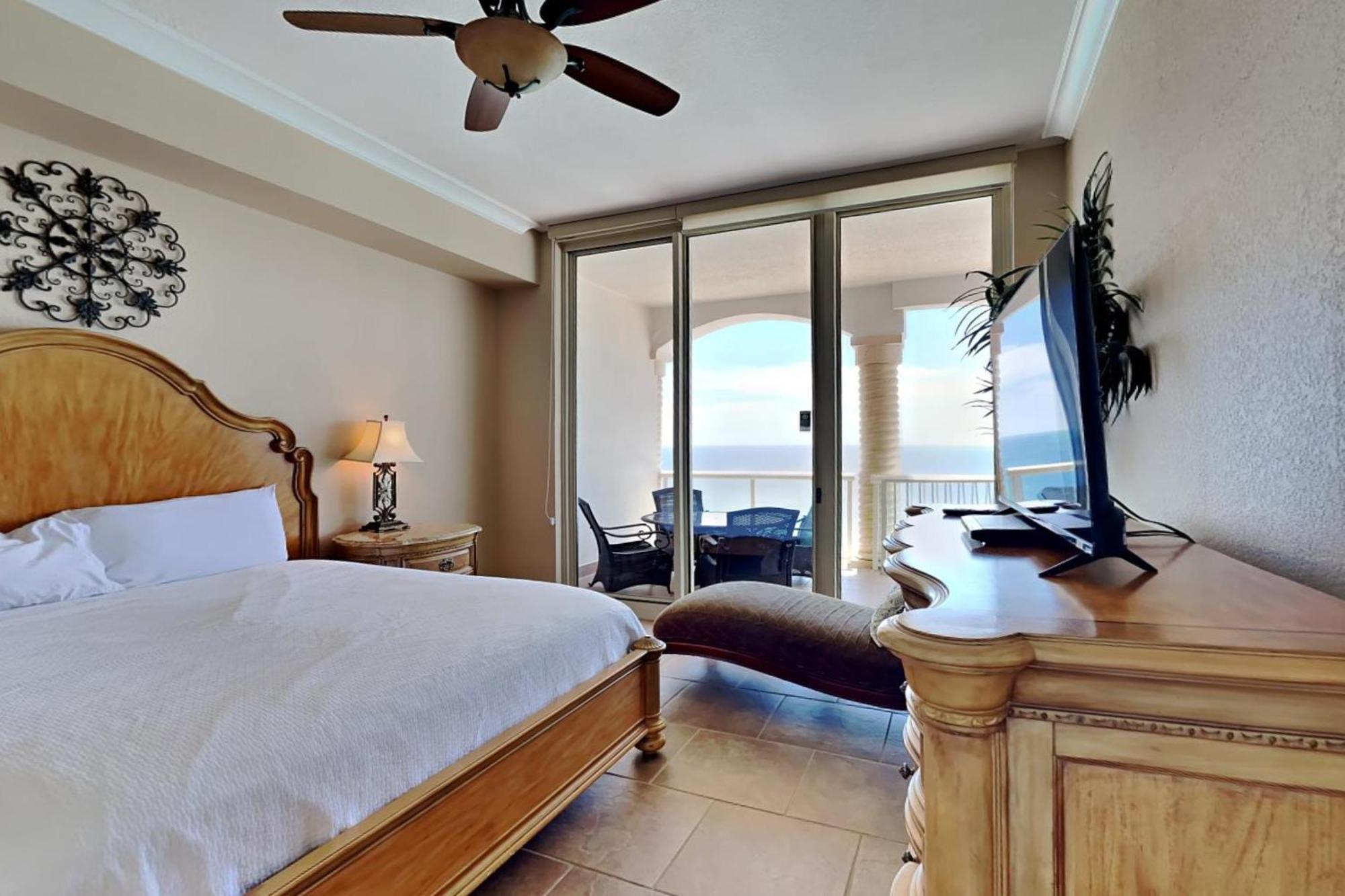 Club #1804c * Pensacola Beach