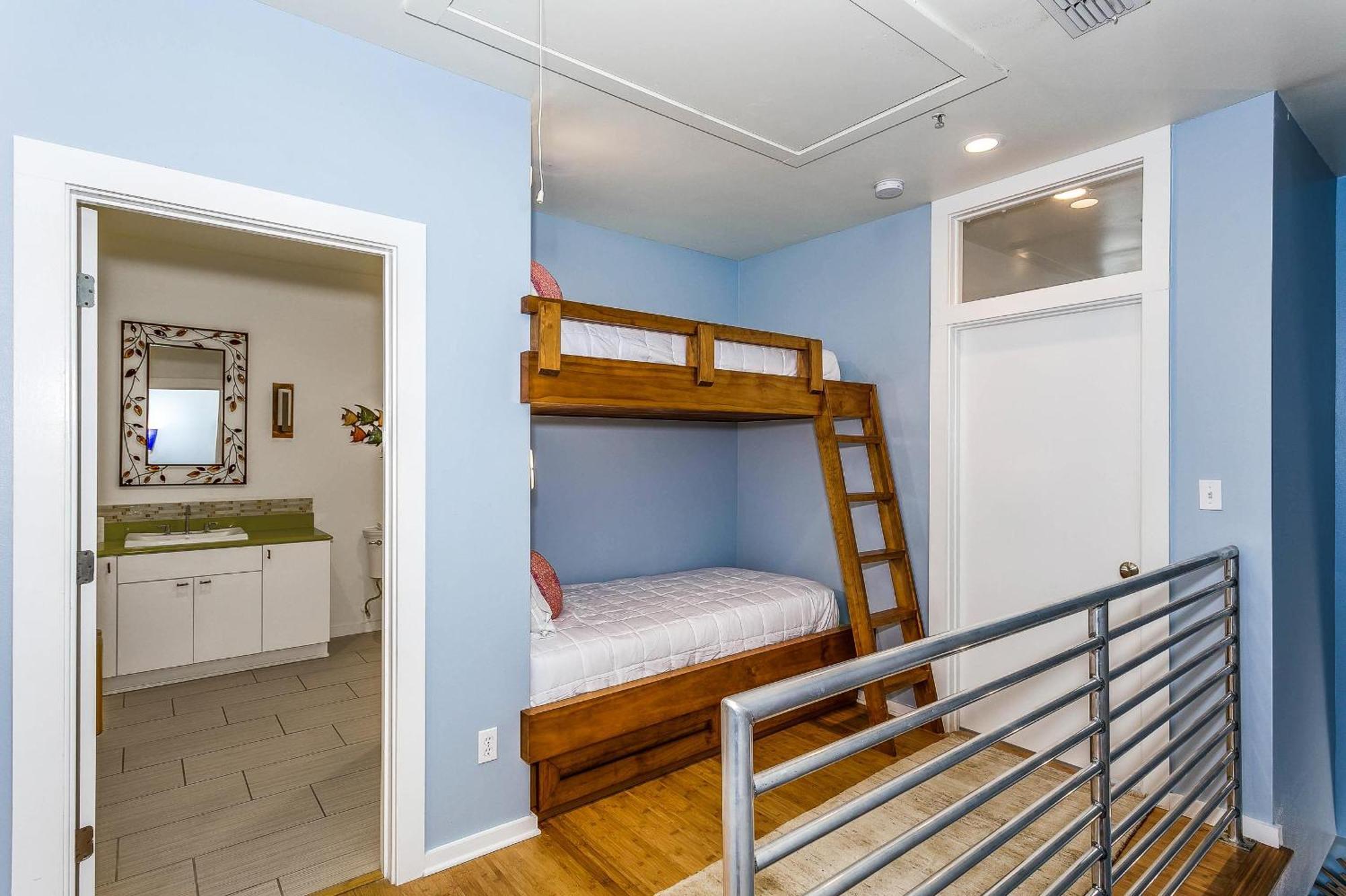 Villa 477 Pickens Rd. *