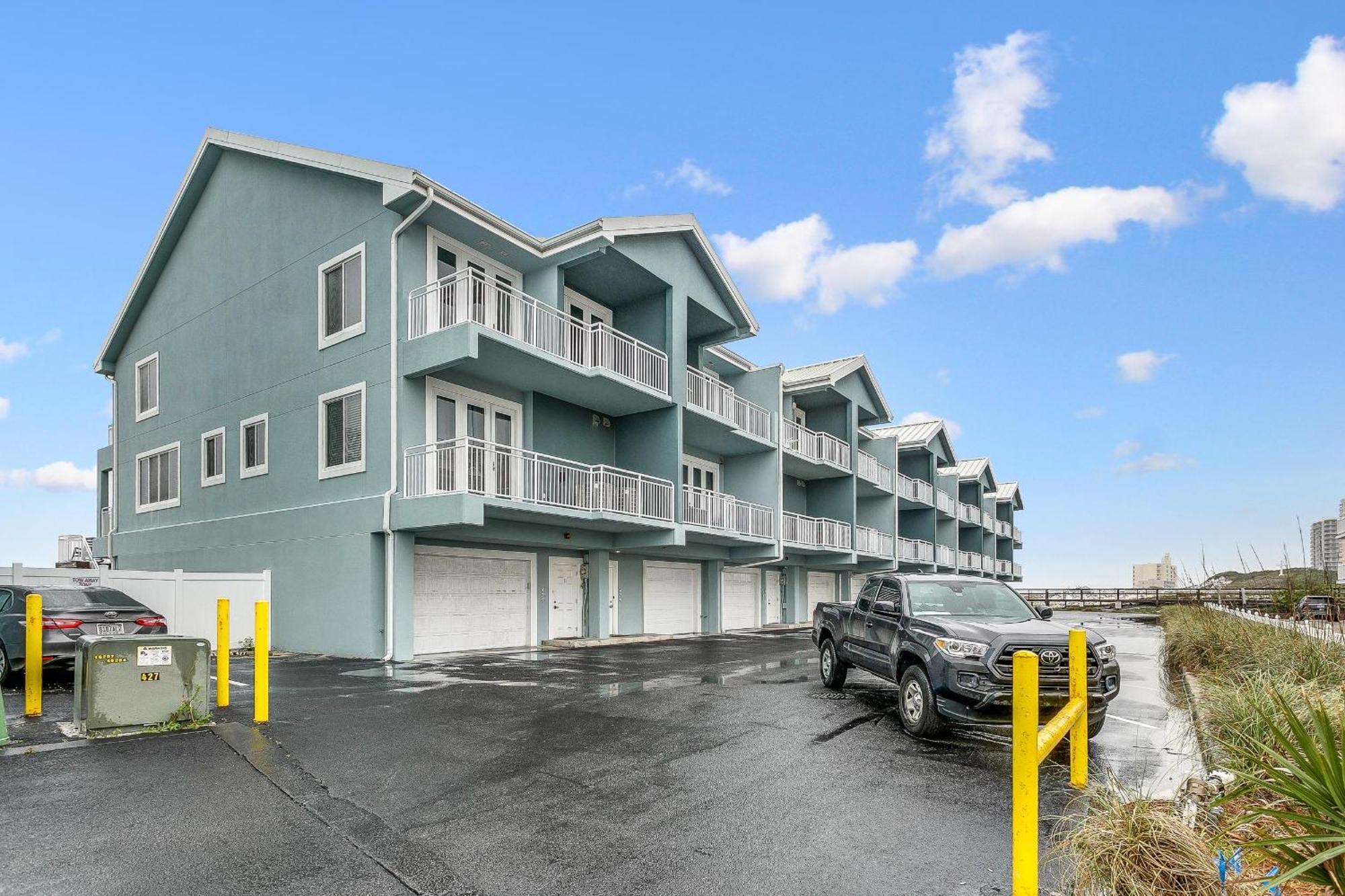 Villa 477 Pickens Rd. *
