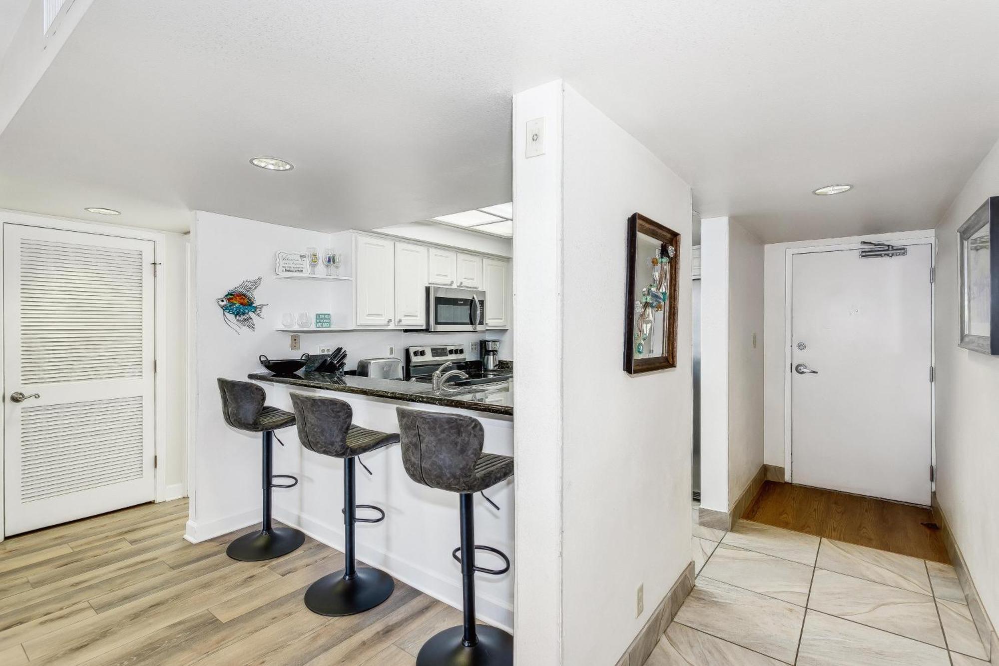 405e Regency Towers Apartment *