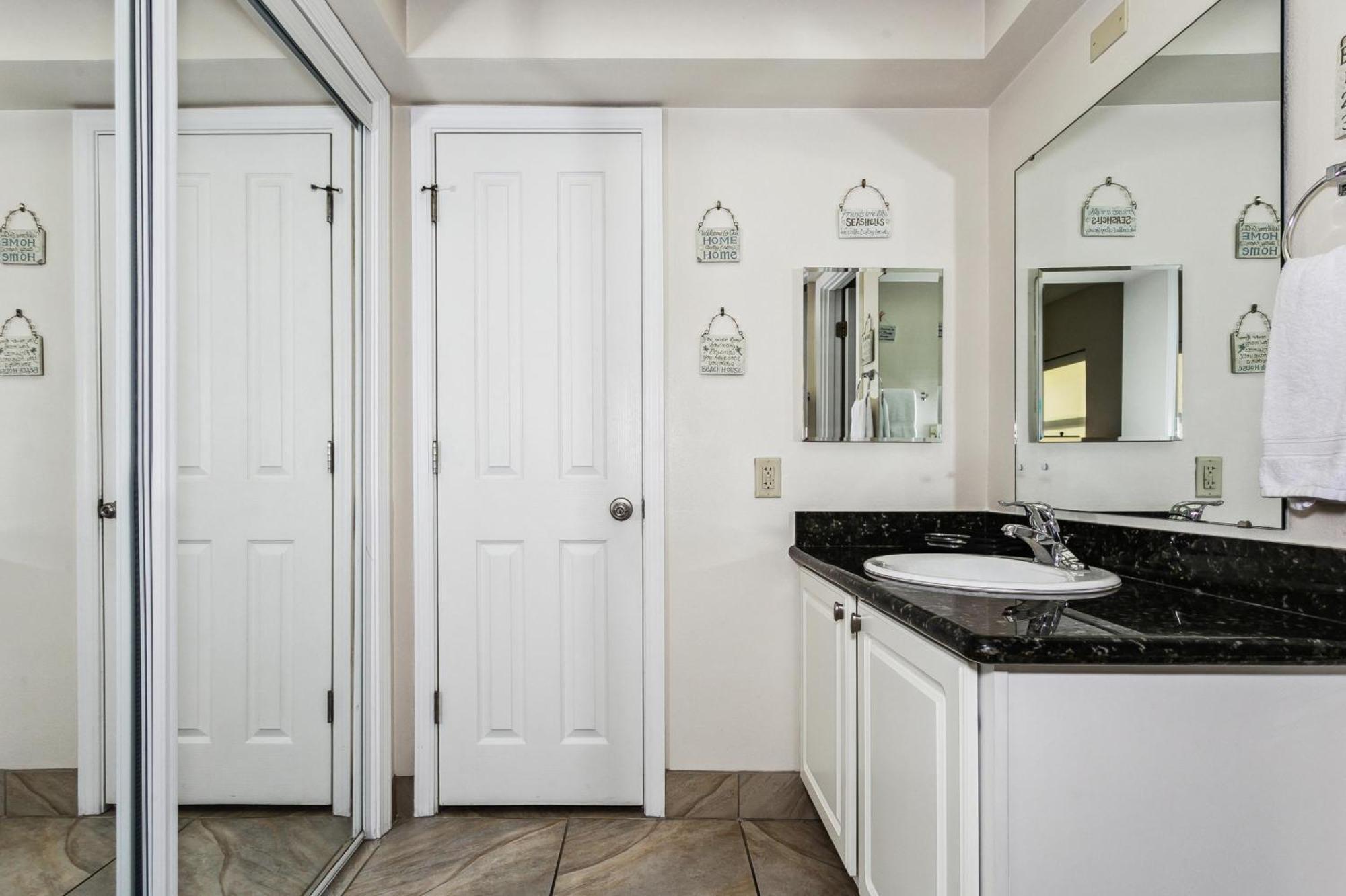 Apartment 405e Regency Towers