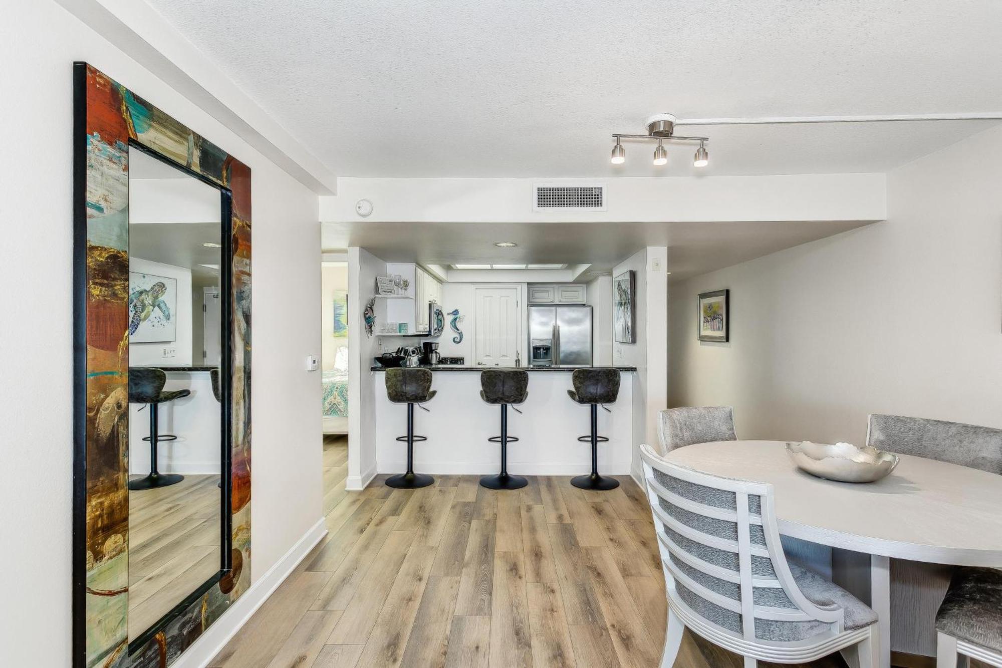 Apartment 405e Regency Towers