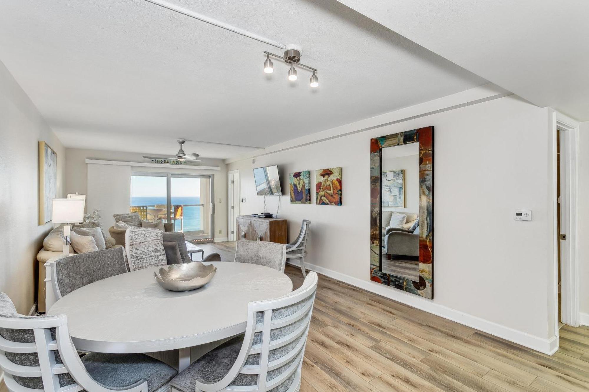 Apartment 405e Regency Towers *