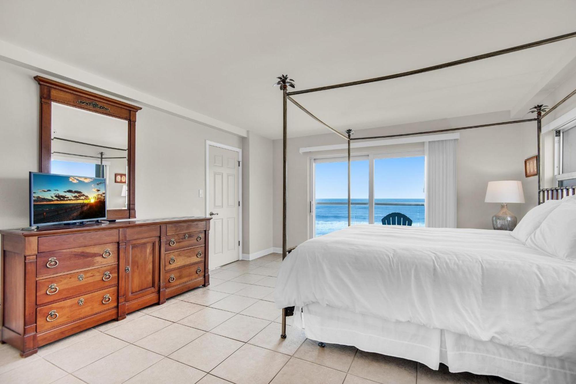 Regency Towers 405 West Holiday home